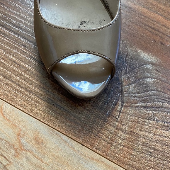 Lot Franco Sarto patent nude & black leather heels - Picture 6 of 10